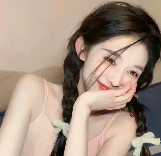 她房间里的云